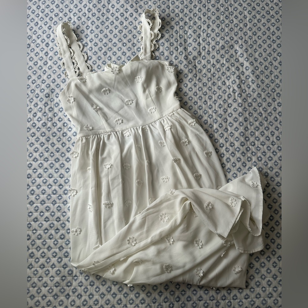FOREVER 21 WHITE OPEN BACK LONG DRESS